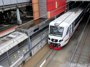 Jakarta Banjir Lagi, Stasiun Sudirman Terendam