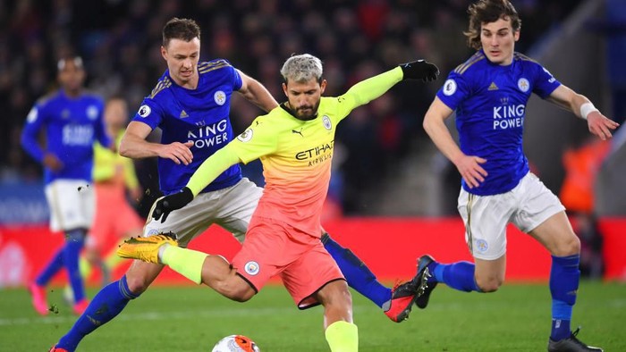 LEICESTER, ENGLAND - FEBRUARY 22: Sergio Aguero of Manchester City takes a shot with pressure from Jonny Evans of Leicester City during the Premier League match between Leicester City and Manchester City at The King Power Stadium on February 22, 2020 in Leicester, United Kingdom. (Photo by Laurence Griffiths/Getty Images)
