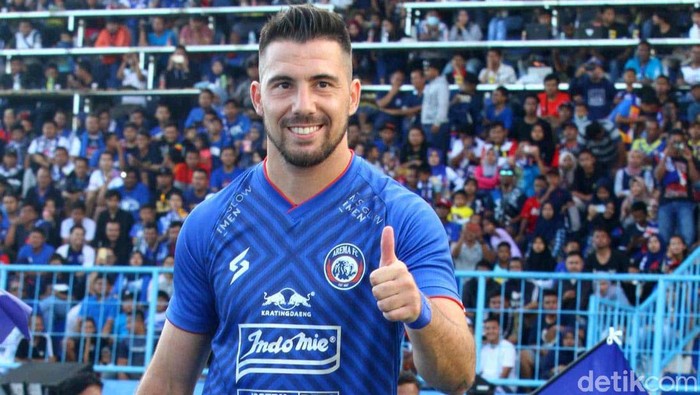 Ini Jersey Arema untuk Liga 1 2020 Arema FC kembali memperkenalkan jersey kandang untuk Liga 1 2020. Sebelumnya, mereka telah meluncurkan jersey ketiganya pada akhir lalu.