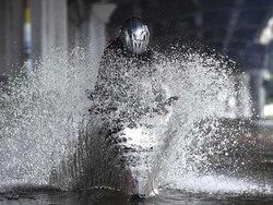 Supaya Motor Tak Masuk Angin, Ini Pertolongan Pertama Habis Terobos Banjir