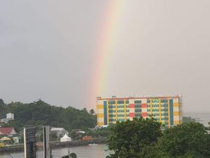 Viral Penampakan RS Hasri Ainun Habibie Berhias Pelangi di Angkasa
