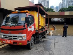 Banjir Setinggi 3 Meter di Underpass Kemayoran Putus Akses Jalan!