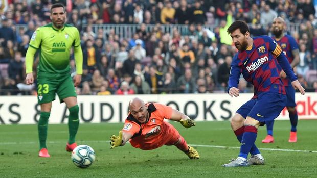 Messi mencetak gol keempatnya melawan Eibar. 