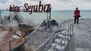 Menikmati Akhir Pekan di Pantai Natuna