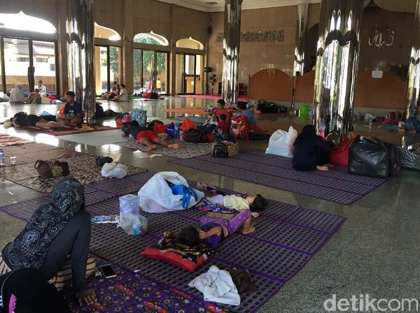 Warga Korban Banjir Masih Bertahan di Pengungsian