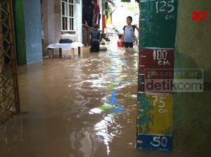 Banjir di Kebon Pala Mulai Surut, Sebagian Warga Masih Ngungsi