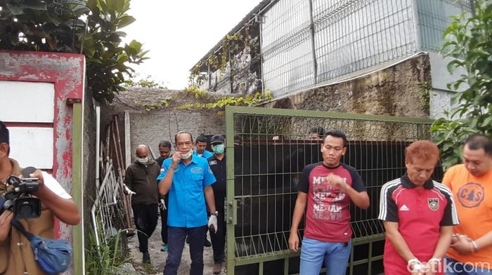 Penggerebekan pabrik narkoba di Bandung