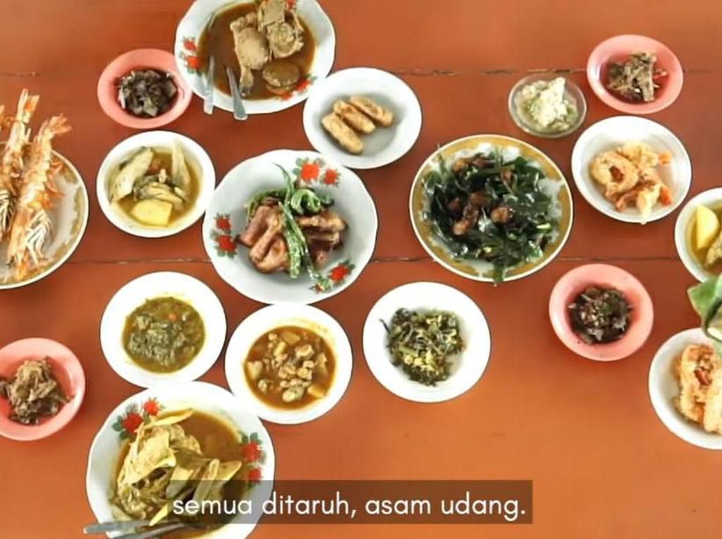 Jokowi Kulineran di Aceh, Coba Kari Kambing, Ikan Steam dan Kopi Sanger Jokowi Kulineran di Aceh, Coba Kari Kambing, Ikan Steam dan Kopi Sanger