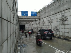 Banjir Surut, Underpass Matraman Bisa Dilalui Kendaraan Lagi