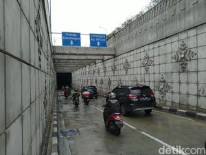 Banjir Surut, Underpass Matraman Bisa Dilalui Kendaraan Lagi Banjir Surut, Underpass Matraman Bisa Dilalui Kendaraan Lagi