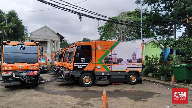 Malam Sunyi Usman, Sopir Road Sweeper Ibu Kota (FOTO BLM)