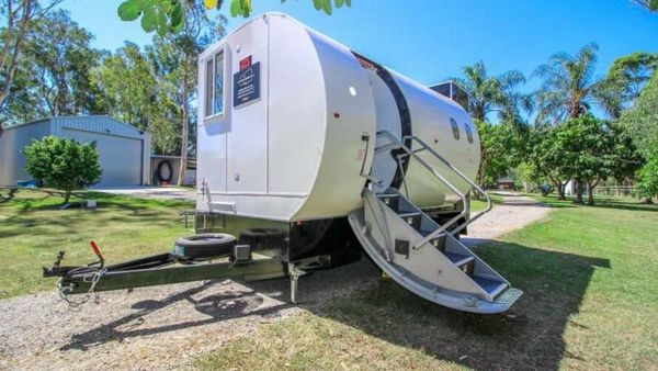 Pesawat Rongsok Disulap Jadi Rumah Seharga Rp 500 Juta