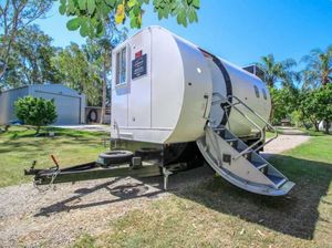 Pesawat Rongsok Disulap Jadi Rumah Seharga Rp 500 Juta