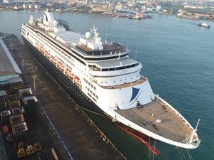 Kapal Pesiar Raksasa Mampir ke Semarang