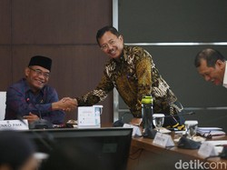 Lega Pemerintah Indonesia Grafik Tambahan Kasus Corona Relatif Rendah