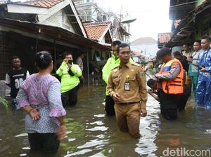 8 Desa di Batang Kebanjiran, Warga Emoh Mengungsi