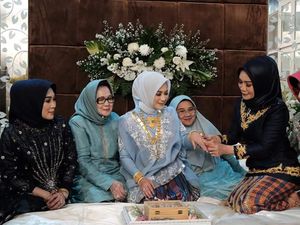Gaya Putri Bupati Saat Dilamar Anggota DPR dengan Mahar Fantatis Gaya Putri Bupati Saat Dilamar Anggota DPR dengan Mahar Fantatis