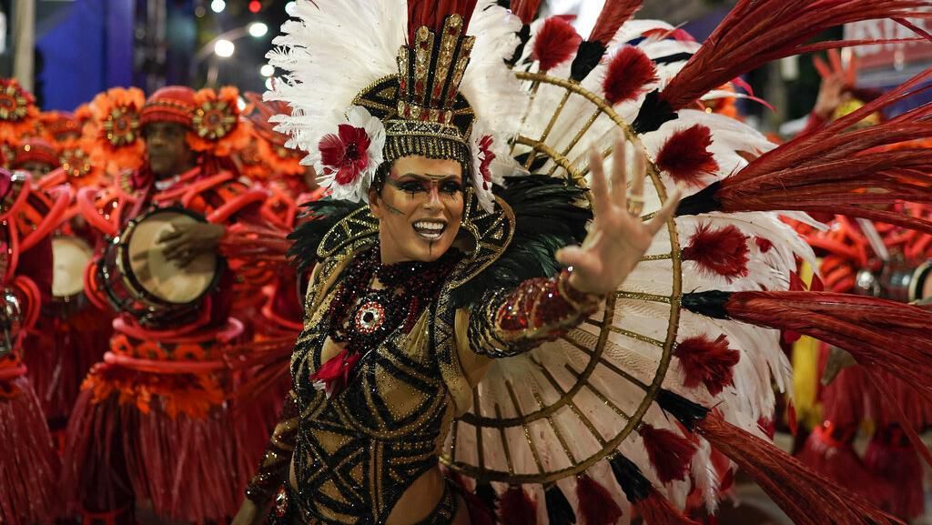 Melihat Kemeriahan Karnaval Rio di Brasil Melihat Kemeriahan Karnaval Rio di Brasil