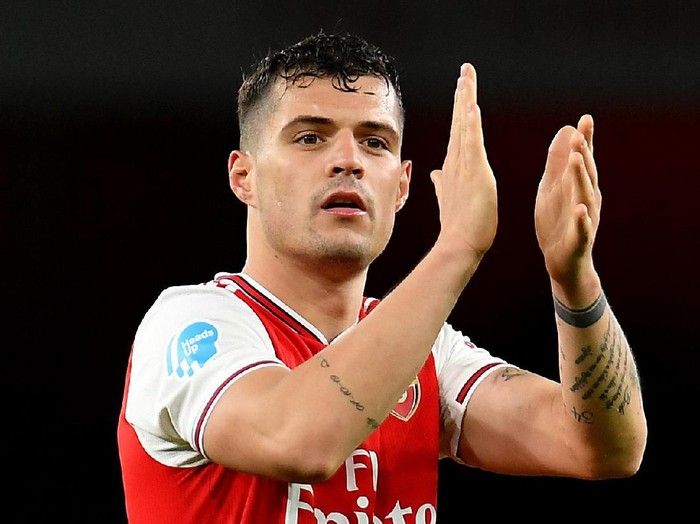 LONDON, ENGLAND - FEBRUARY 16: Granit Xhaka of Arsenal claps the fans after the Premier League match between Arsenal FC and Newcastle United at Emirates Stadium on February 16, 2020 in London, United Kingdom. (Photo by Justin Setterfield/Getty Images)
