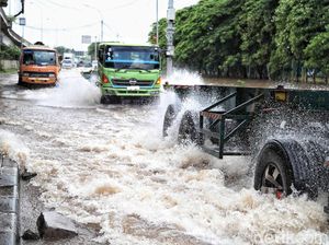 Terdampak Banjir, Begini Kondisi Tol Akses Tanjung Priok Terdampak Banjir, Begini Kondisi Tol Akses Tanjung Priok