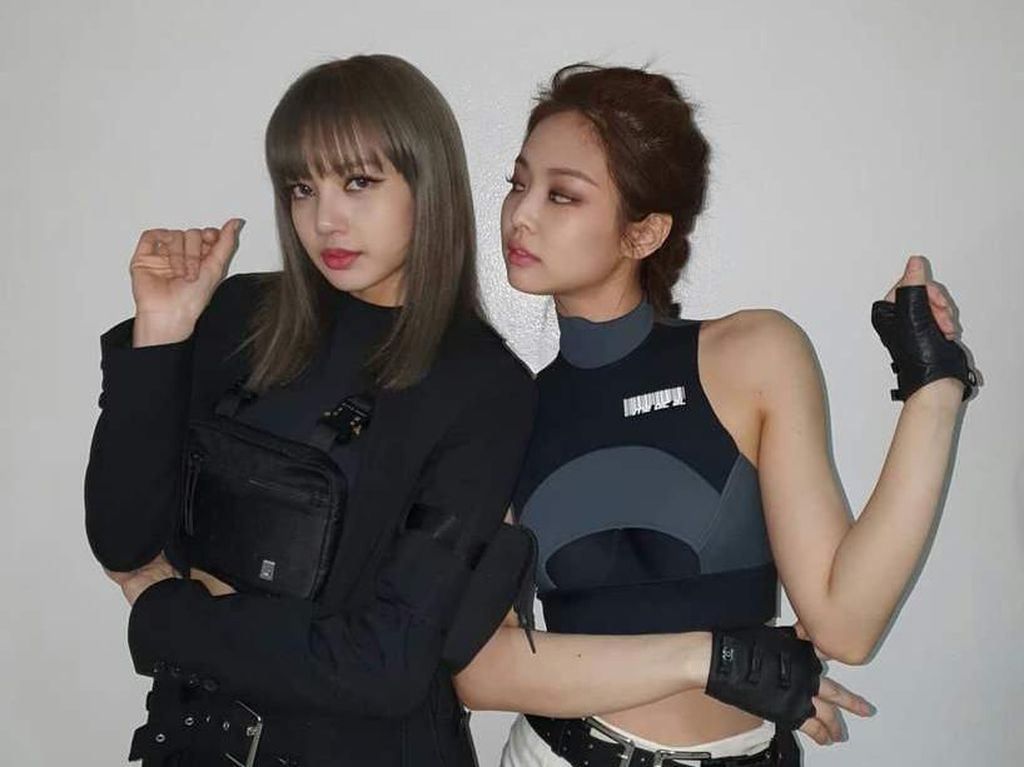 Tabrak Lisa Saat Sibuk Memotret, Fansite Jennie BLACKPINK Minta Maaf Tabrak Lisa Saat Sibuk Memotret, Fansite Jennie BLACKPINK Minta Maaf