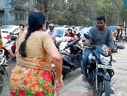 Viral, Nenek Usir Pemotor yang Naik Trotoar