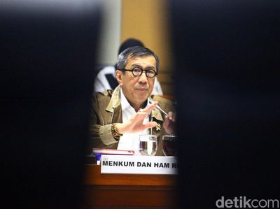 Menkumham Bersama Komisi III DPR Bahas RUU KUHP