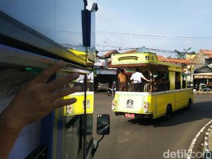 Potret Bus Wisata Gatrik di Ciamis