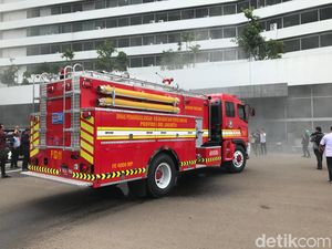 Heboh Ada Asap Tak Ada Api di Gedung DPR RI Heboh Ada Asap Tak Ada Api di Gedung DPR RI