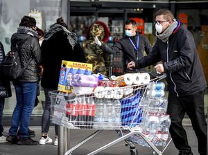 Pria Ini Batuk Sampai Kolaps di Mall, Dicurigai Kena Virus Corona Pria Ini Batuk Sampai Kolaps di Mall, Dicurigai Kena Virus Corona