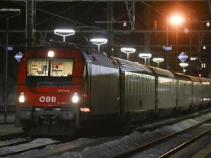 2 Penumpang Diduga Terinfeksi Virus, Austria Hentikan Kereta Italia