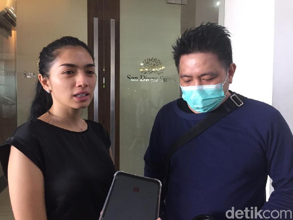 Angel Karamoy Kenang Pesan Mendiang Ventje Rumangkang Angel Karamoy Kenang Pesan Mendiang Ventje Rumangkang