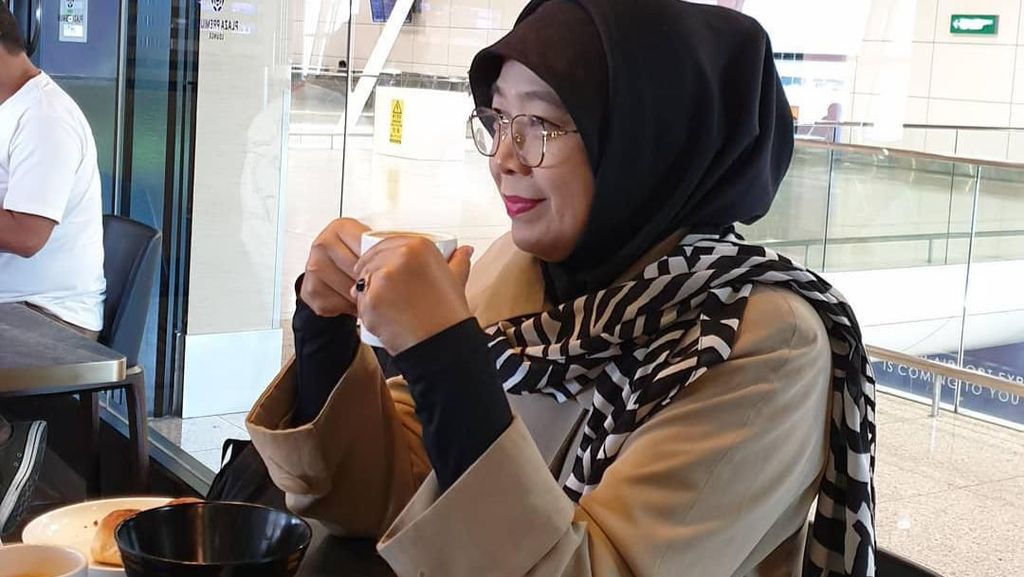 Ramai karena Pernyataannya, Sitti Hikmawatty Tetap Santai Sambil Ngopi Ramai karena Pernyataannya, Sitti Hikmawatty Tetap Santai Sambil Ngopi