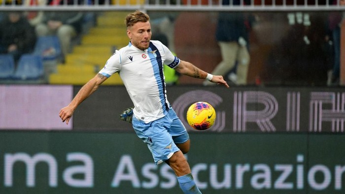 GENOA, ITALY - FEBRUARY 23: Ciro Immobile of SS lazio in action during the Serie A match between Genoa CFC and  SS Lazio at Stadio Luigi Ferraris on February 23, 2020 in Genoa, Italy. (Photo by Marco Rosi/Getty Images)