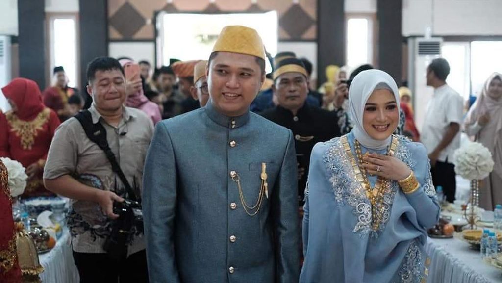 Anak Pejabat Ini Pakai Mahar Fantastis saat Lamaran Anak Pejabat Ini Pakai Mahar Fantastis saat Lamaran