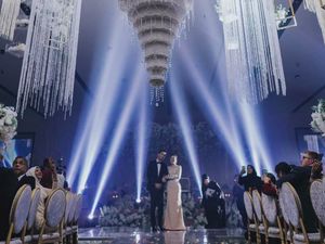 Pengantin Viral, Kue Pernikahannya Bikin Takjub, Digantung bak Lampu Kristal