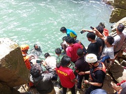 Mahasiswi yang Terpeleset di Sungai Air Terjun Maros Ditemukan Tewas