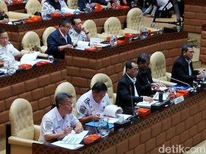 Data Tak Lengkap, Menhub Batal Rapat dengan Komisi V DPR RI