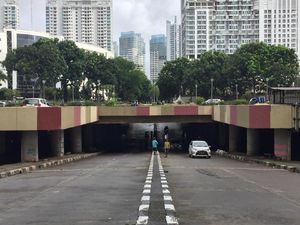 Banjir Underpass Kemayoran Surut, Kendaraan Bisa Melintas Satu Jalur Banjir Underpass Kemayoran Surut, Kendaraan Bisa Melintas Satu Jalur