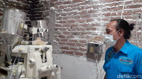 Penampakan Pabrik Narkoba yang Cetak Ribuan Pil di Bandung