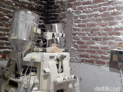 Penampakan Pabrik Narkoba yang Cetak Ribuan Pil di Bandung
