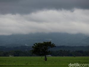 Penampakan Kabupaten Bandung yang Diselimuti Awan Hitam