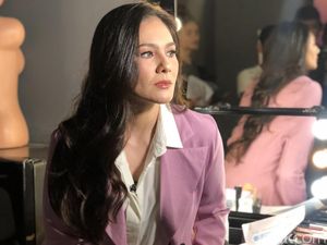 Teka-teki Perceraian Wulan Guritno Teka-teki Perceraian Wulan Guritno