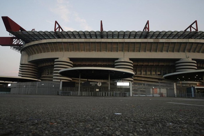 Pertandingan Sepakbola di Italia Ditunda Imbas Corona Wabah virus corona berdampak pada pertandingan sepakbola di Italia. Sejumlah stadion yang sebelumnya jadi lokasi pertandingan ditutup sementara imbas COVID-19.