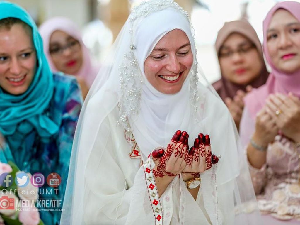 Potret Manis Pria Viral Nikahi Bule Italia, Berawal dari Follow Instagram Potret Manis Pria Viral Nikahi Bule Italia, Berawal dari Follow Instagram
