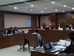 Dicecar Jaksa di Sidang Wawan, Rano Karno Bantah Terima Uang Dicecar Jaksa di Sidang Wawan, Rano Karno Bantah Terima Uang