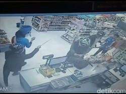 Aksi Perampok di Purwakarta Terekam CCTV, Gondol Uang-Rokok