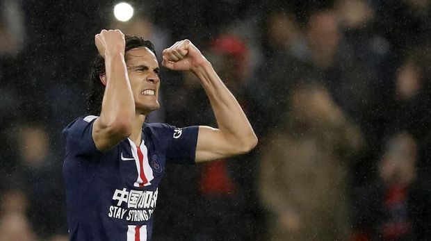 PSG's Edinson Cavani celebrates his goal against Bordeaux during the French League One soccer match between Paris-Saint-Germain and Bordeaux at the Parc des Princes stadium in Paris, Sunday Feb. 23, 2020. (AP Photo/Christophe Ena)