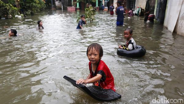 Sudah 2 Hari Banjir Rawa Terate Belum Surut
