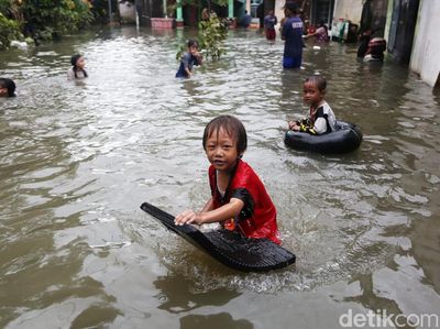 Sudah 2 Hari Banjir Rawa Terate Belum Surut